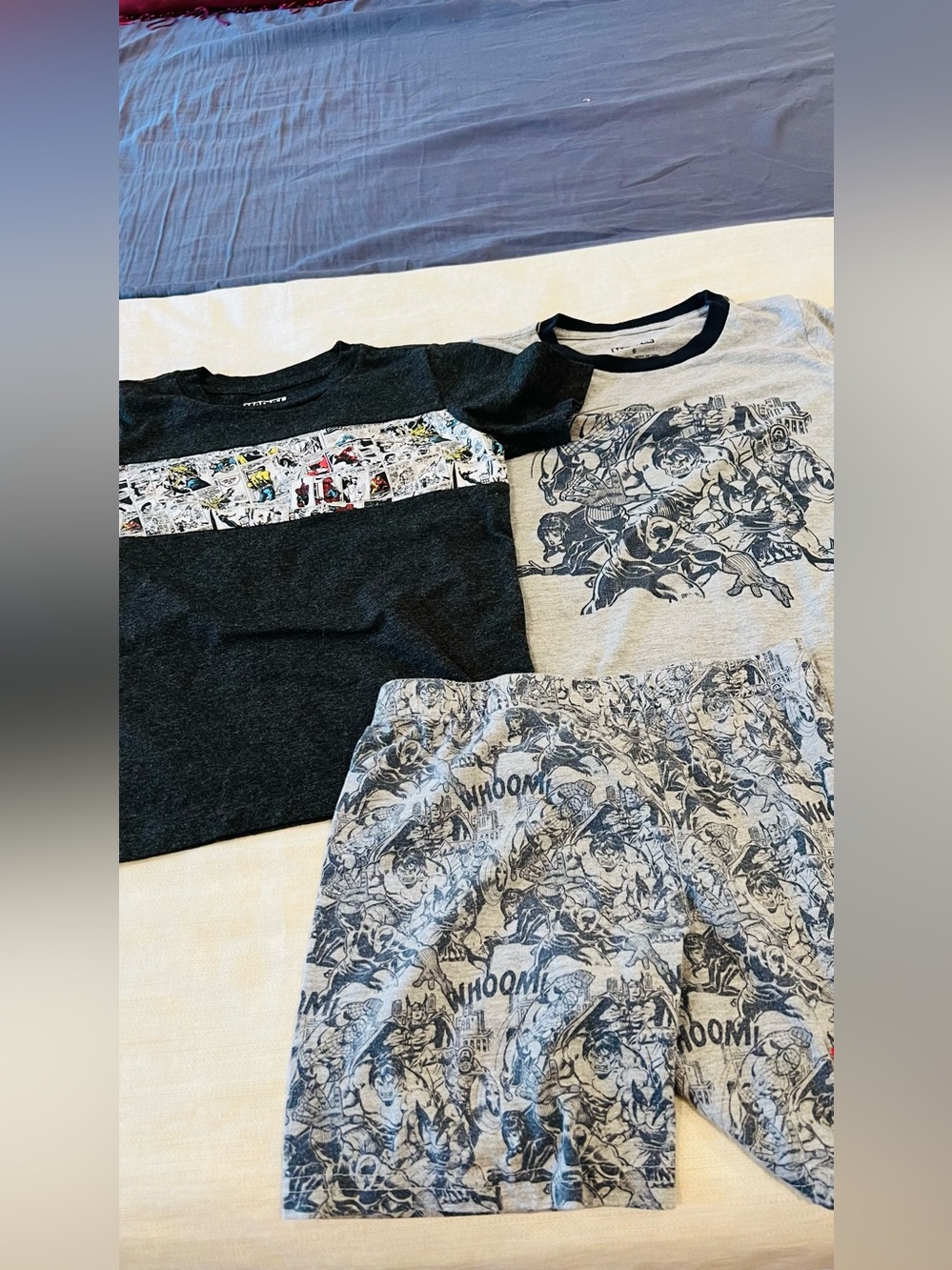 2 Marvel Charcoal Graphic Tee with Yellow & Blue Accents
1 short size 6 boys set
